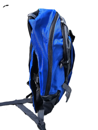 moderner, leichter und wasserfester Rucksack 40 l blau, für Wandern,Radfahren und Schule - father and daughter