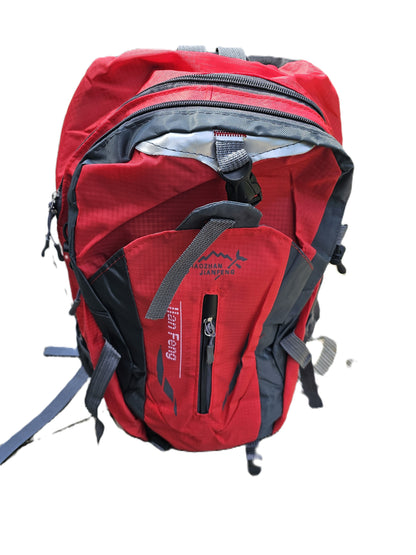 moderner, leichter und wasserfester Rucksack 40 l rot - father and daughter