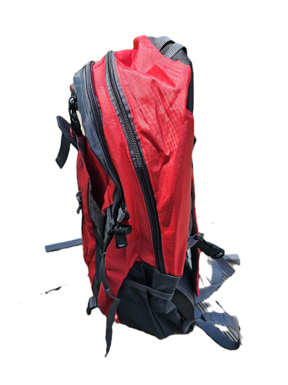 moderner, leichter und wasserfester Rucksack 40 l rot - father and daughter