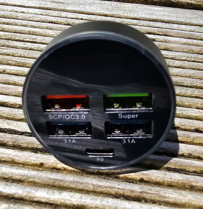 Kfz Zigarettenanzünder Ladestecker mit 4 x USB und 1 x USB C schwarz mit Voltanzeige, Zigarettenanzünder Adapter - father and daughter