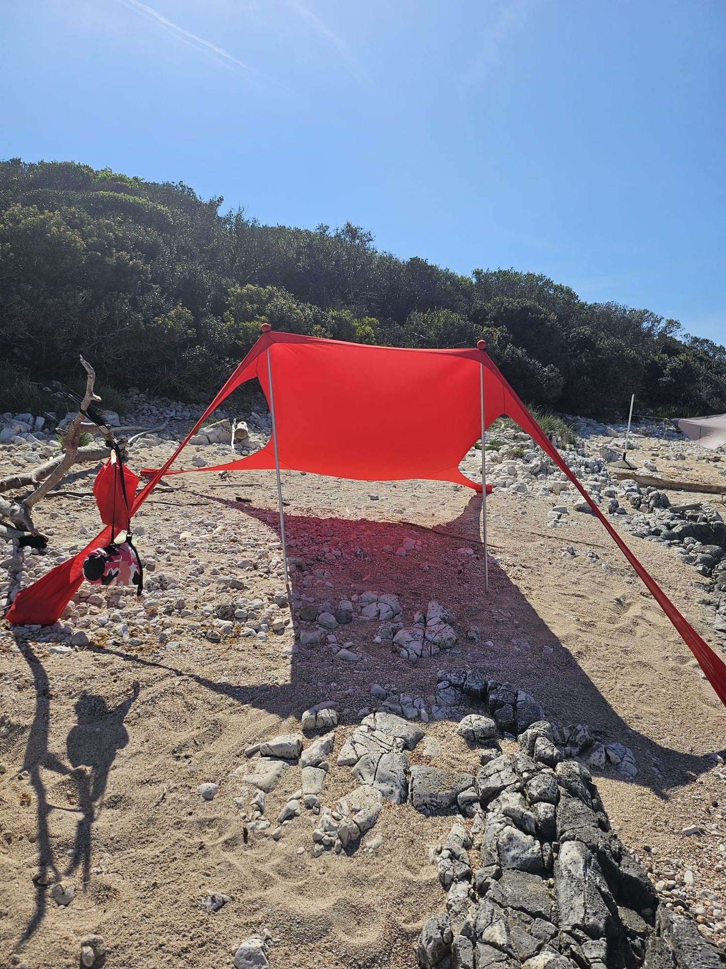 Sonnenschutz - Zelt rot Beach sun shade ideal für Flugreisen - father and daughter