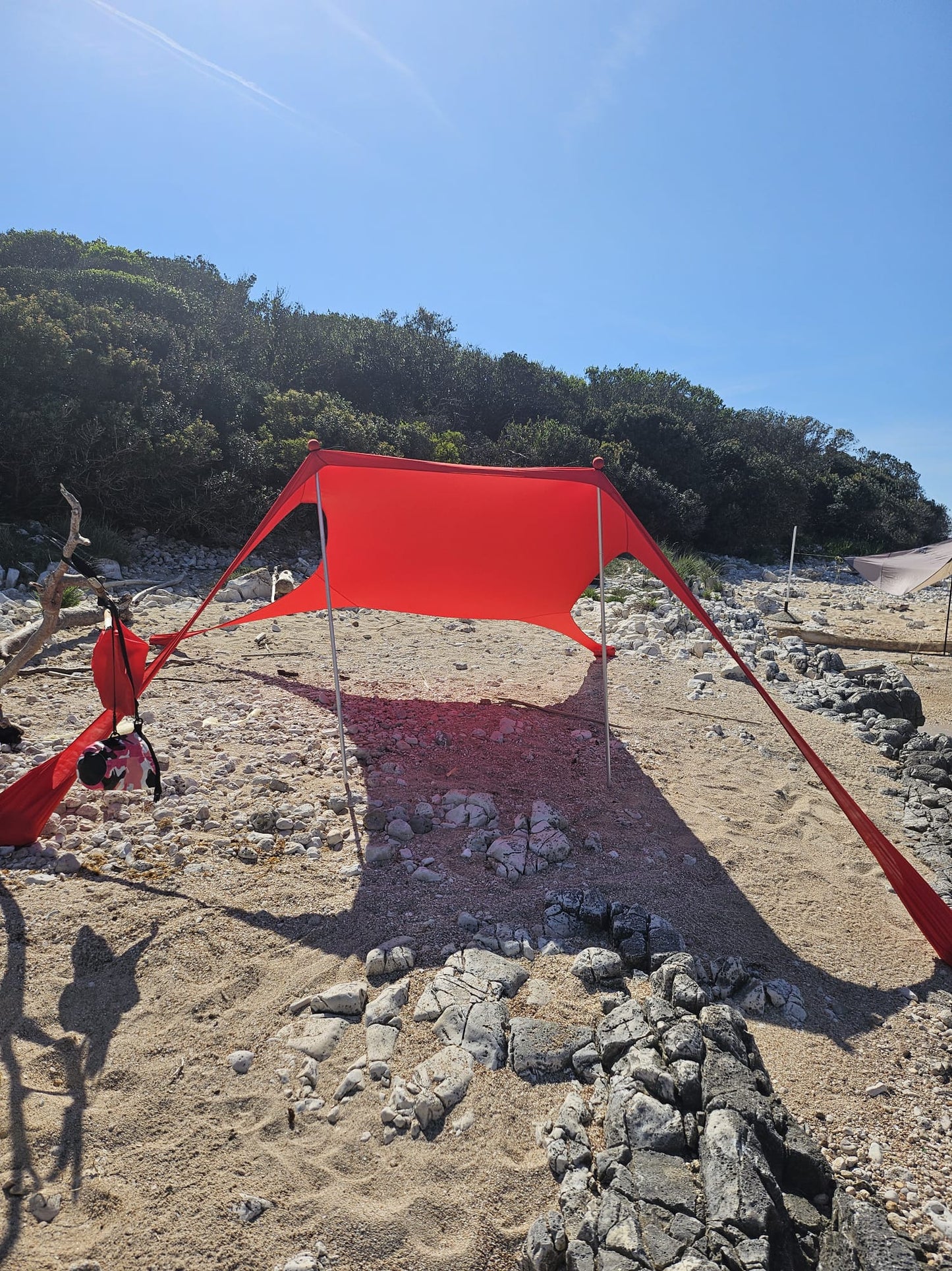 Sonnenschutz - Zelt rot Beach sun shade ideal für Flugreisen - father and daughter